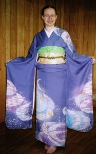 Furisode in hellviolett. Selbstgen&auml;ht und auch selbst angezogen in Saginuma, Japan.
