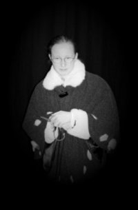 Blauer Mantel mit Kaninchenfellst&uuml;cken