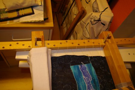 Stickrahmen-Bau: Zusammenf&uuml;gen eines Holmenrahmens.