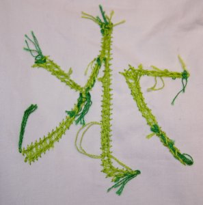 Kanji f&uuml;r Wasser dunkelgr&uuml;nem Spannstich, gehalten und abgesteppt in hellgr&uuml;n. R&uuml;ckseite